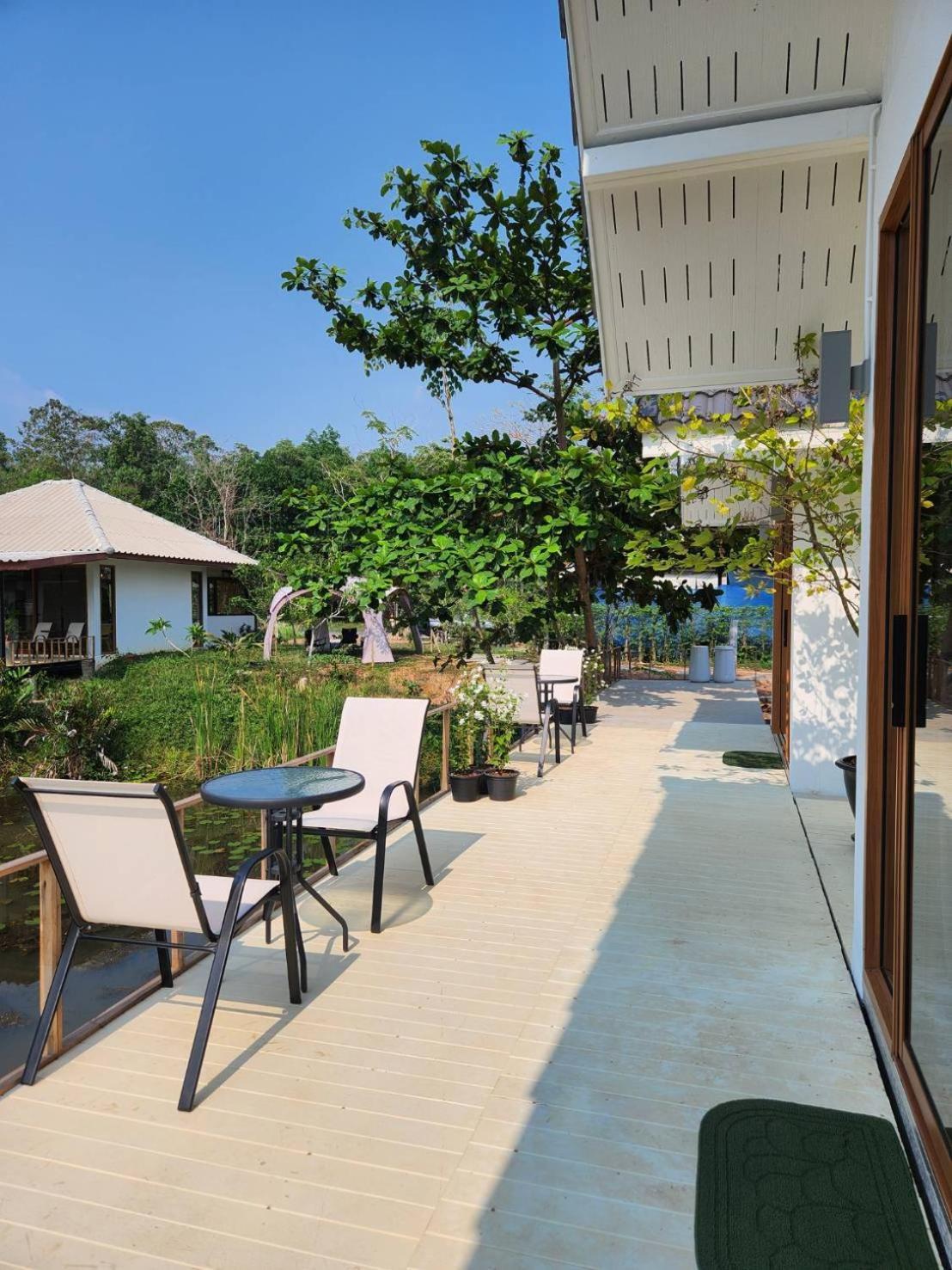 The Duck Cafe And Resort Τρατ Εξωτερικό φωτογραφία